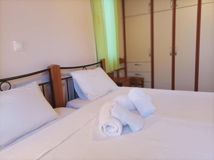 Lourantos Bayside Apartments Vathí Kültér fotó