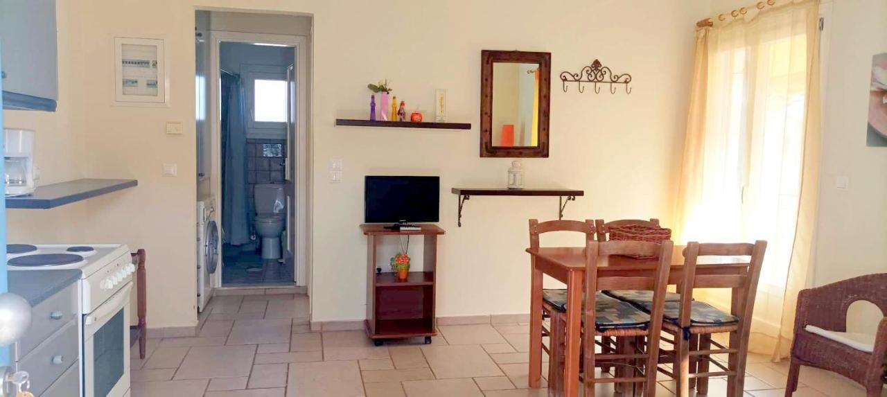 Lourantos Bayside Apartments Vathí Kültér fotó